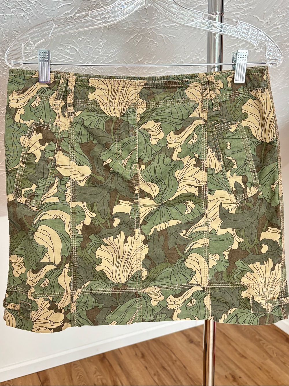Floral camo utility/cargo mini skirt, Loft size 4 *runs large*